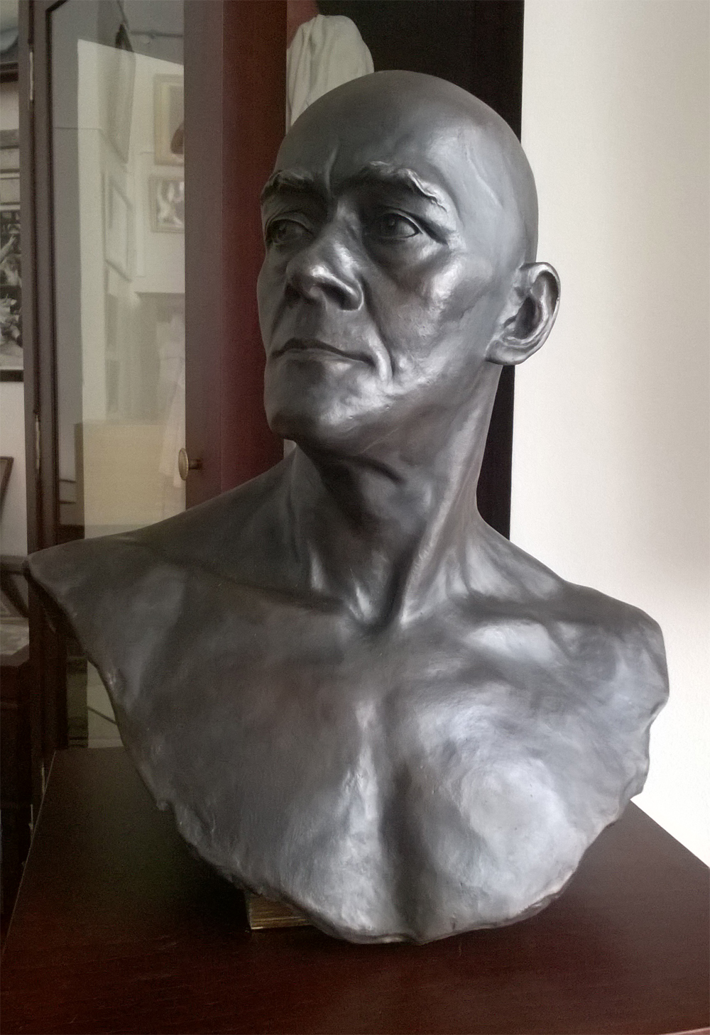 Бюст Н.Легата
