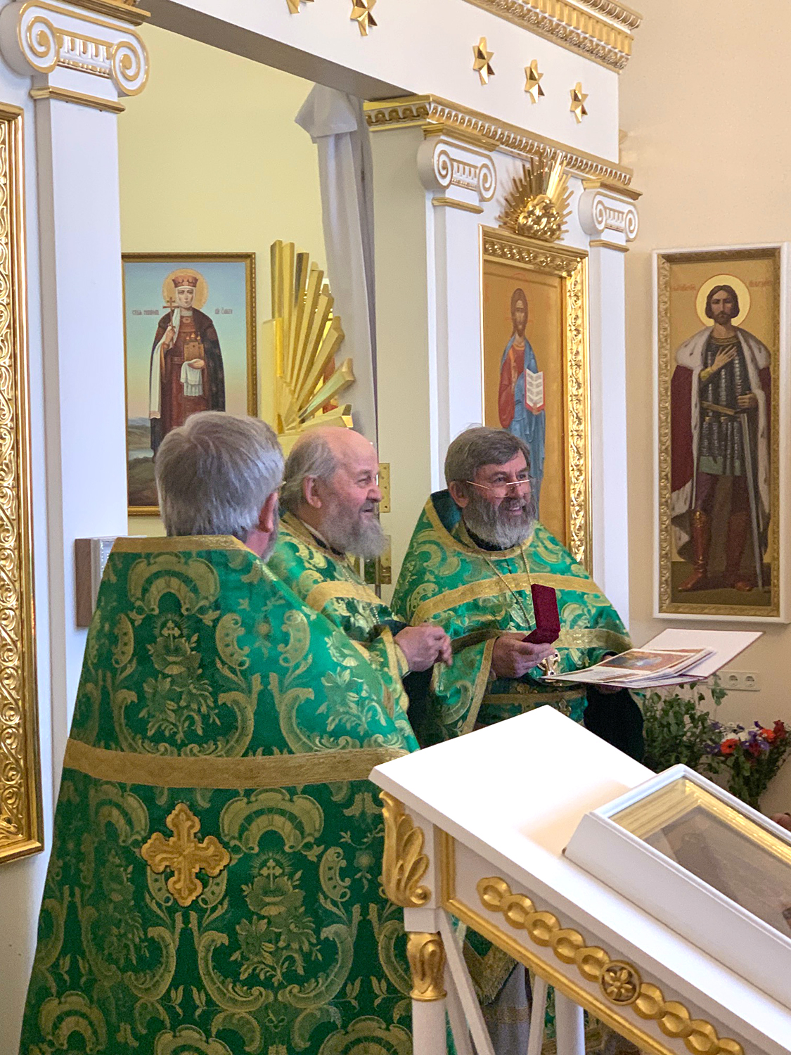 Служба в храме